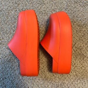 Dylan Platform Croc Lava